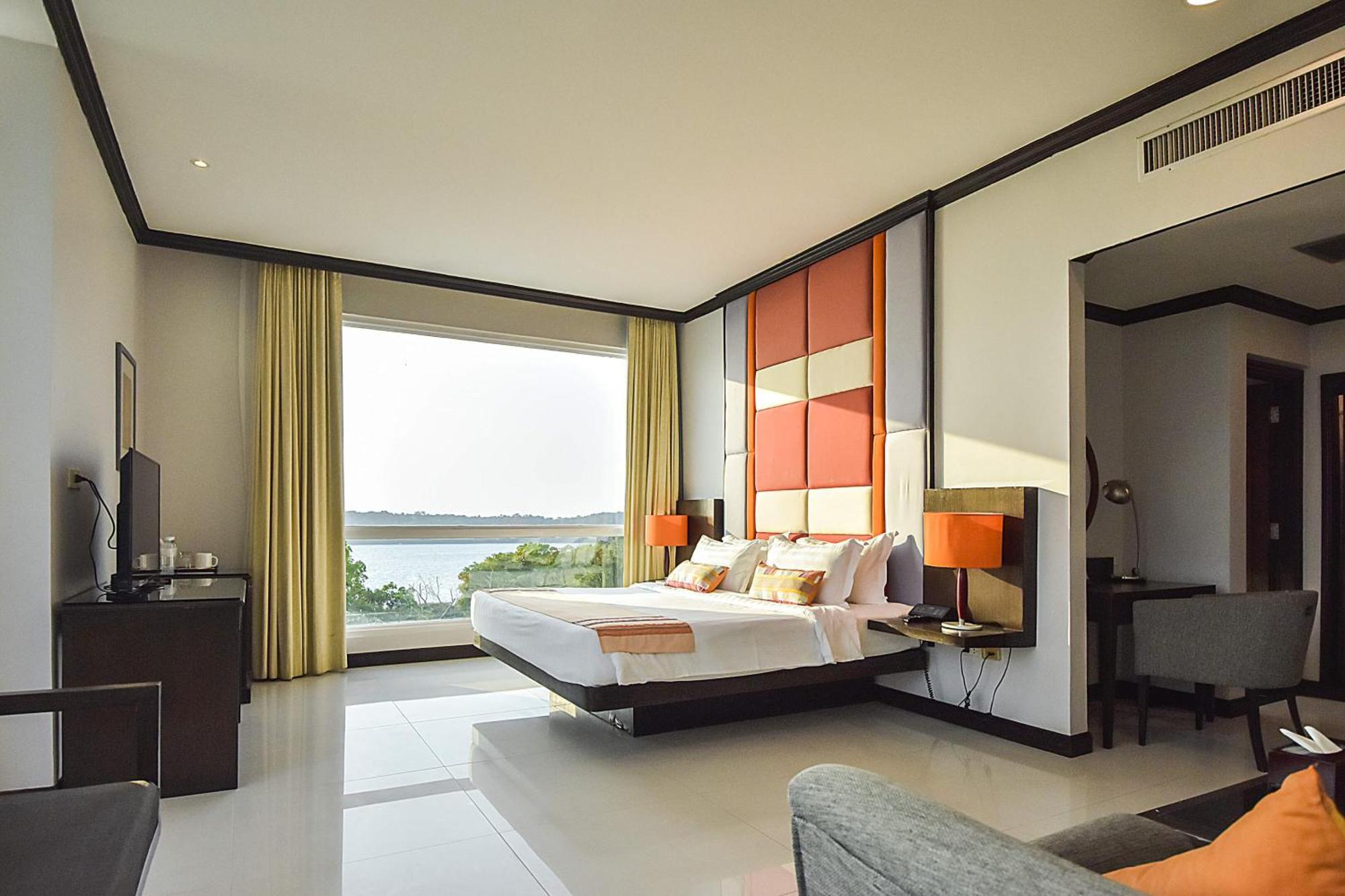 Independence Hotel Resort & Spa Сиануквиль Экстерьер фото