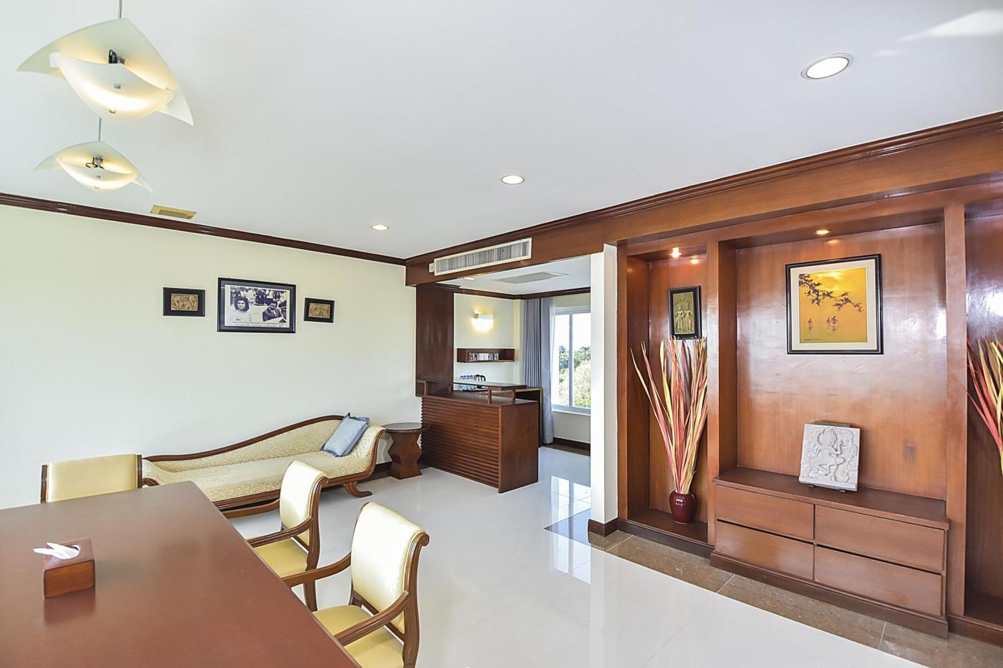 Independence Hotel Resort & Spa Сиануквиль Экстерьер фото